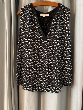 LOFT Black & White Flowing Sleeveless V-Neck Floral Dot Top, Women’s Size Large